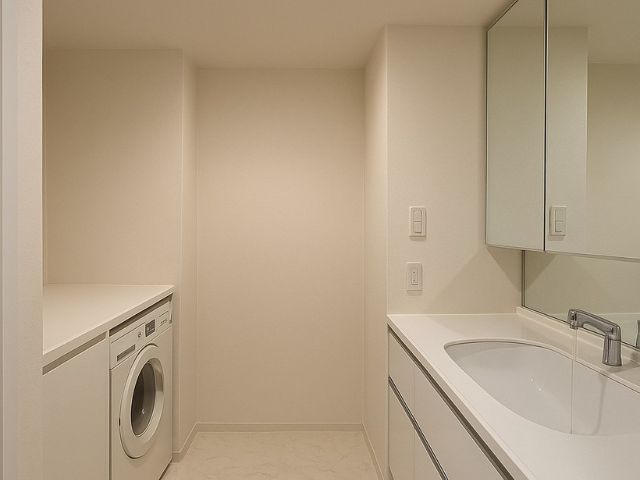 ゆったりとしたスペースの洗面台