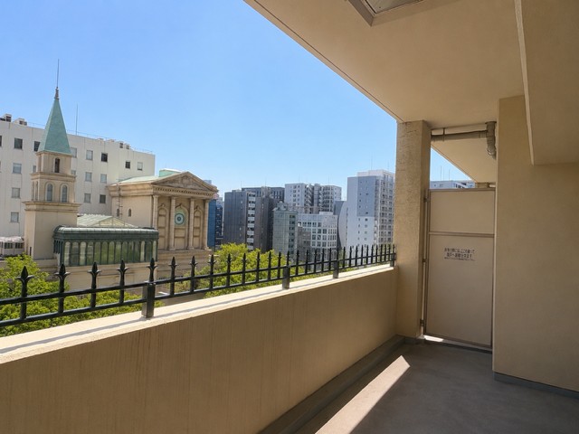 AIにより家具消し加工をしています。